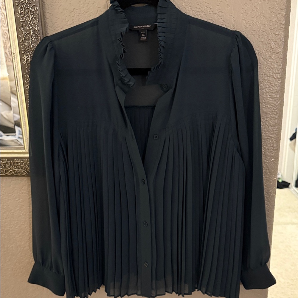 Banana Republic Women's Dark Green Pleated Blouse